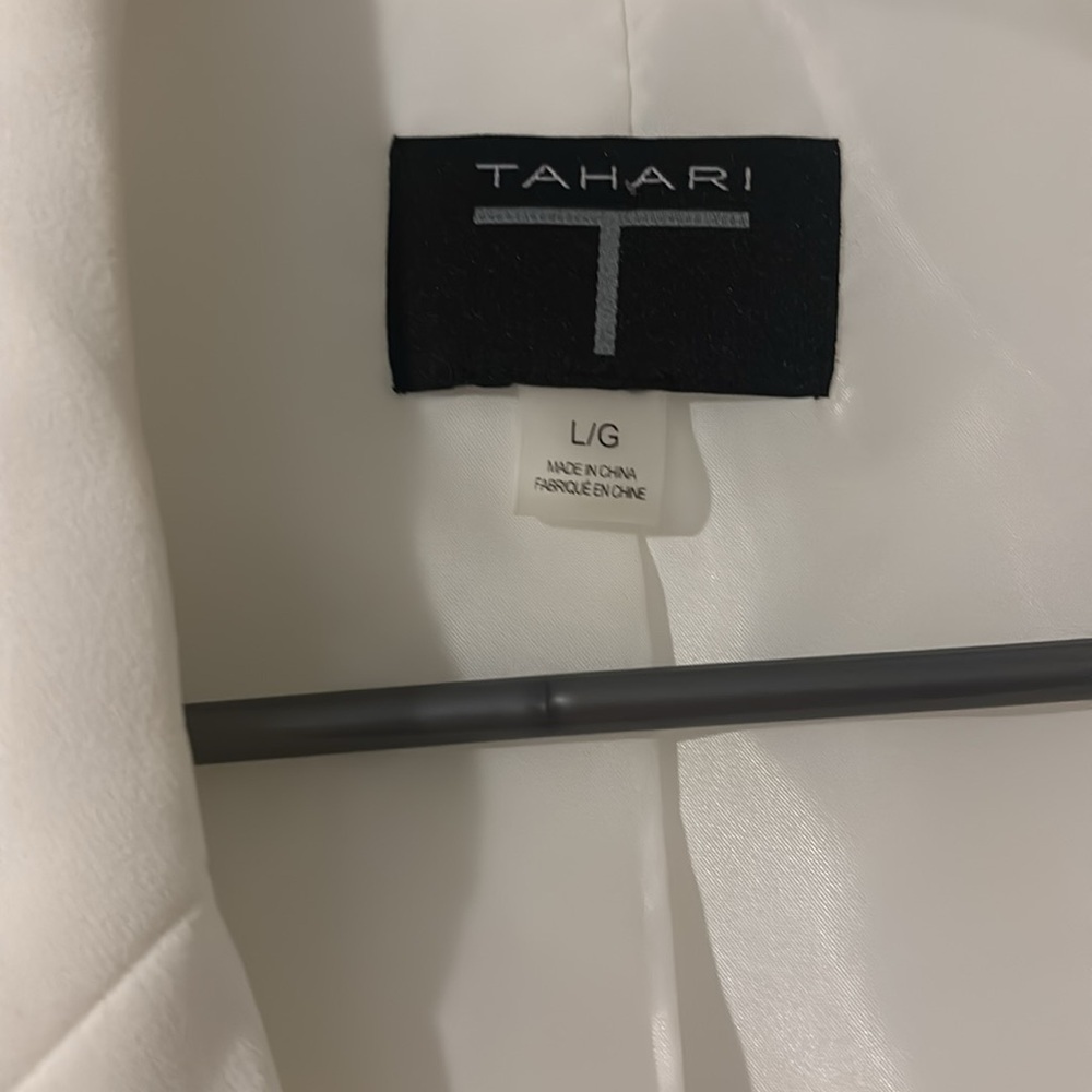 Tahari White Blazer Relaxed Fit Minimalist Design - Picture 3 of 3